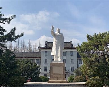 华东师范大学在职研究生报名条件是什么？